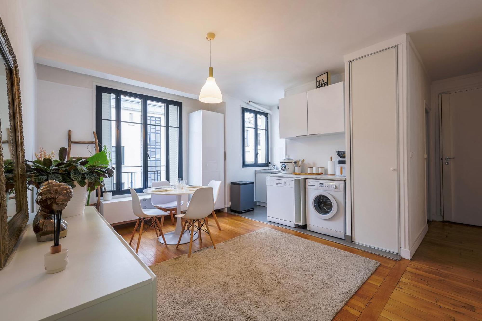 Apartment 2 Pieces Avec Terrasse Ensoleillee A Deux Pas Du Bois-de-boulogne Et Rolland Garros *